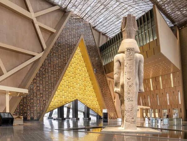 Wycieczka do Kairu autobusem - Wielkie Muzeum Egipskie, piramidy & rejs po Nilu w cenie